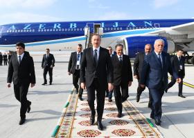 Ильхам Алиев прибыл с рабочим визитом в Туркменистан