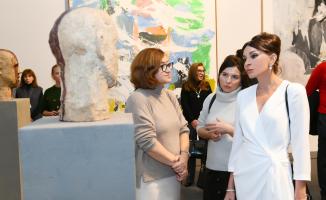 Birinci vitse-prezident Mehriban Əliyeva 8-ci Moskva Beynəlxalq Müasir İncəsənət Biennalesi ilə tanış olub