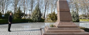 Ilham Aliyev visited statue of national leader Heydar Aliyev in Gazakh district