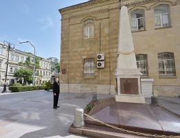 Ilham Aliyev visited monument to Azerbaijan Democratic Republic