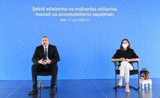 Ceremony to give out apartments and cars to families of martyrs and war disabled was held in Baku