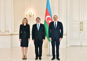Ильхам Алиев принял верительные грамоты новоназначенного руководителя представительства Европейского Союза в нашей стране