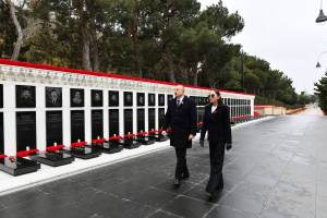 Ilham Aliyev and First Lady Mehriban Aliyeva visited Alley of Martyrs on 32nd anniversary of 20 January tragedy