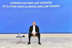 Ильхам Алиев принял участие в Молодежном форуме, посвященном 25-летию Дня азербайджанской молодежи