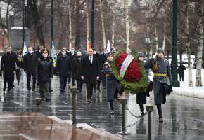 Ильхам Алиев посетил в Москве могилу Неизвестного солдата
