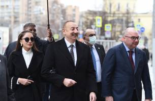 Ilham Aliyev viewed TASS exhibition on Azerbaijan-Russia cooperation