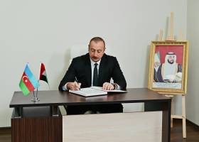 Ильхам Алиев посетил посольство Объединенных Арабских Эмиратов в Баку, выразил соболезнования в связи с кончиной Президента Шейха Халифы бен Заида Аль Нахайяна