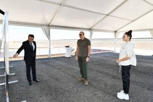 Ильхам Алиев и Первая леди Мехрибан Алиева приняли участие в церемонии закладки фундамента станции Солтанлы в Джебраиле