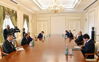 Ильхам Алиев принял помощника Государственного секретаря США Карен Донфрид