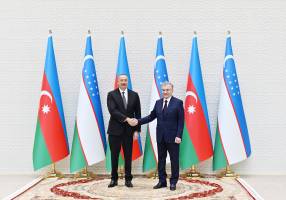 Состоялась встреча Ильхама Алиева с Президентом Узбекистана Шавкатом Мирзиёевым в узком составе