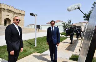 Ilham Aliyev viewed landscaping work carried out in Ramana settlement