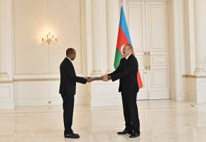 Ilham Aliyev received credentials of incoming ambassador of Rwanda