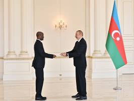 Ильхам Алиев принял верительные грамоты новоназначенного посла Чада в Азербайджане