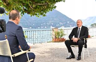 Ильхам Алиев в городе Черноббио дал интервью итальянской газете İl Sole 24 Ore