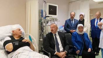 Ilham Aliyev arrived at hospital to visit Binali Yildirim, Şamil Ayrim and bodyguard Oguzhan Demirçi, who had traffic accident in Azerbaijan