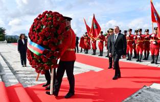 Ilham Aliyev has visited the “Mother Albania” monument in Tirana