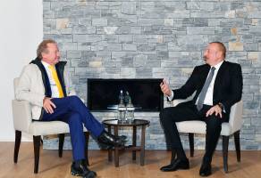 Ильхам Алиев встретился в Давосе с председателем компании Fortesque Future Industries