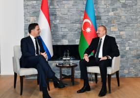 Ильхам Алиев встретился в Давосе с премьер-министром Королевства Нидерландов