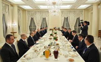 от имени Ильхама Алиева был дан официальный прием в честь Президента Румынии Клауса Йоханниса.