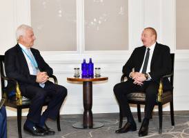 Ilham Aliyev met with CEO of “Leonardo” in Munich