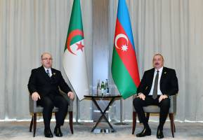 Ильхам Алиев встретился с премьер-министром Алжира