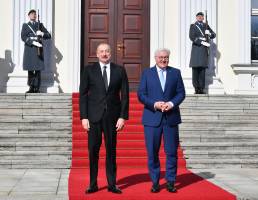 В Берлине началась встреча Ильхама Алиева с Президентом Германии Франком-Вальтером Штайнмайером