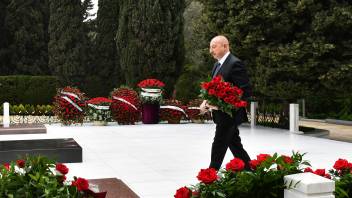 Ilham Aliyev visited grave of academician Zarifa Aliyeva