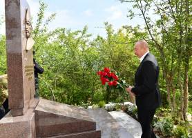 Ilham Aliyev visited Mir Mohsun Navvab Garabaghi`s tomb in Jidir Duzu plain