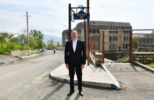 Ilham Aliyev opened plaques at intersection of Molla Panah Vagif and Panahali Khan streets in Shusha