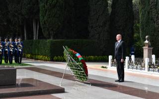 Ilham Aliyev, First Lady Mehriban Aliyeva and their family members visited tomb of Great Leader Heydar Aliyev in Alley of Honors