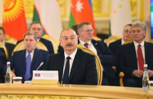 Ильхам Алиев принимает участие в Москве в заседании Высшего Евразийского экономического совета в расширенном составе