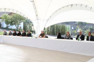 Ilham Aliyev met with people who returned to the city of Lachin and presented house keys to them