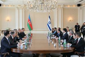 Состоялась встреча президентов Азербайджана и Израиля в расширенном составе