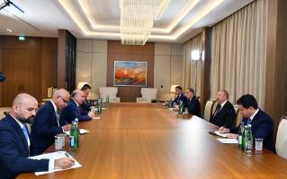 Ilham Aliyev received Deputy Prime Minister of Iraq