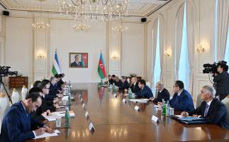 Состоялась встреча президентов Азербайджана и Узбекистана в расширенном составе