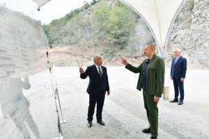 Ilham Aliyev viewed works carried out in 38-76 kilometer section of the Kalbadjar-Lachin highway