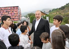 Ильхам Алиев и первая леди Мехрибан Алиева приняли участие в праздничных торжествах «День города Лачин»