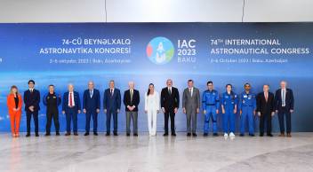 Ильхам Алиев и первая леди Мехрибан Алиева приняли участие в церемонии открытия 74-го Международного астронавтического конгресса