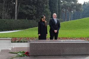 Ilham Aliyev paid respect to National Leader Heydar Aliyev