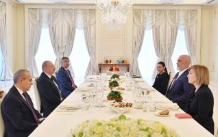 Состоялась встреча Ильхама Алиева с премьер-министром Албании Эди Рамой в расширенном составе