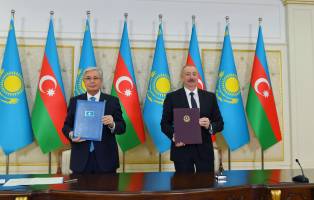 Проводится церемония подписания азербайджано-казахстанских документов