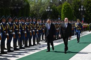 İlham Əliyev Qırğızıstan Prezidenti Sadır Japarovu qarşıladı