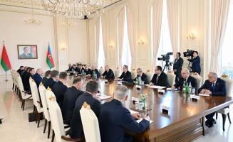 Prezident İlham Əliyevin Prezident Aleksandr Lukaşenko ilə geniş tərkibdə görüşü keçirilib