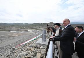 Ilham Aliyev and President Seyyed Ebrahim Raisi met at the Azerbaijan-Iran state border