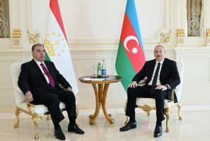 Состоялась встреча Ильхама Алиева и Президента Таджикистана Эмомали Рахмона один на один