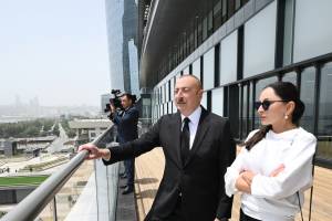 Ильхам Алиев и первая леди Мехрибан Алиева приняли участие в презентации проекта Crescent Bay и открытии торгового центра Crescent Mall в Баку