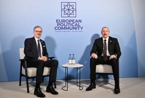 Ильхам Алиев встретился в Оксфорде с премьер-министром Чехии Петром Фиалой