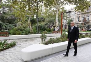 Ilham Aliyev visited "Khagani" Garden and surrounding areas after improvements and renovations