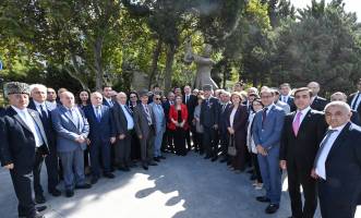 Ilham Aliyev attended the unveiling of Ashig Alasgar's monument in Baku