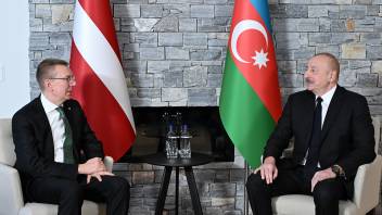 Ilham Aliyev met with Latvian President in Davos